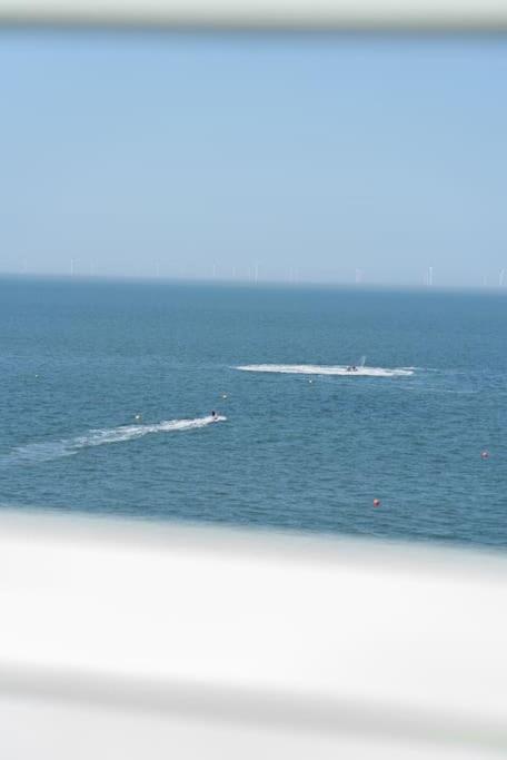 Luxury Duplex Penthouse On The Beach With Panoramic Sea Views Herne Bay Bagian luar foto